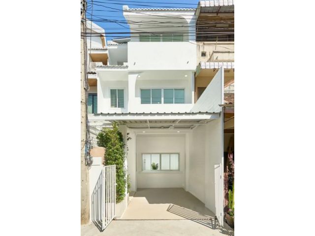 T-217-RIJP ขายทาวน์โฮม 3 ชั้น บ้านสวยสไตล์มินิมอล