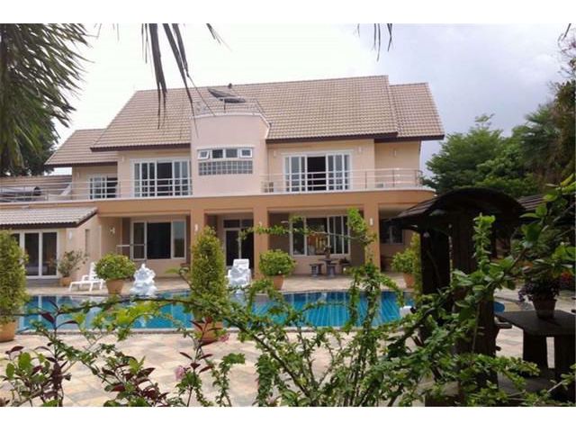 ขาย - บ้านเดี่ยว 2 ชั้นพื้นที่ขนาดใหญ่ ติดชายหาด