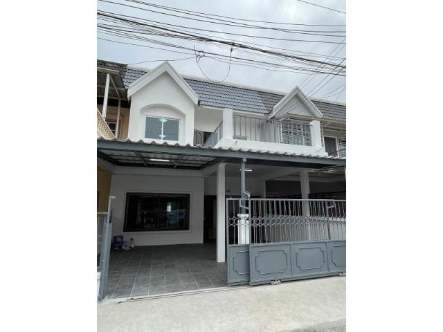 ให้เช่า Towhouse ย่านลาดพร้าว ใกล้ MRT ลาดพร้าว  3 ห้องนอน รีโนเวทเสร็จใหม่ทั้งหลัง 45   ตรว เฟอร์นิเจอร์ พร้อมอยู่)