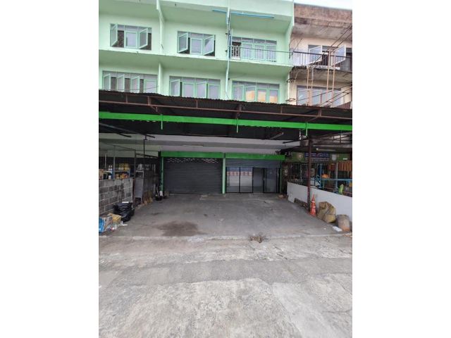 ให้เช่าพื้นที่   ริมถนนรามอินทรา กม.4 รามอินทรา26 20,000บาท/เดือน