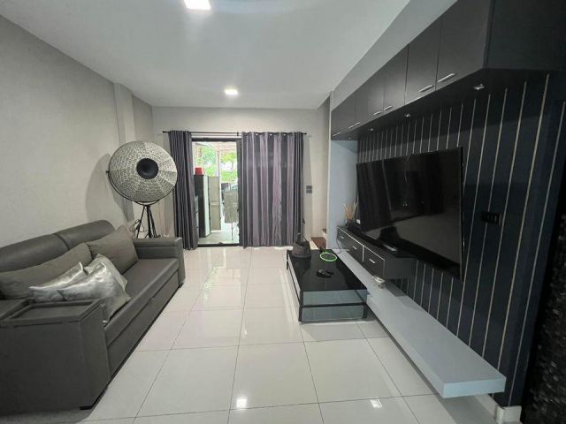 ทาวน์โฮม 3 ชั้น The Terrace รามอินทรา 65 เช่า