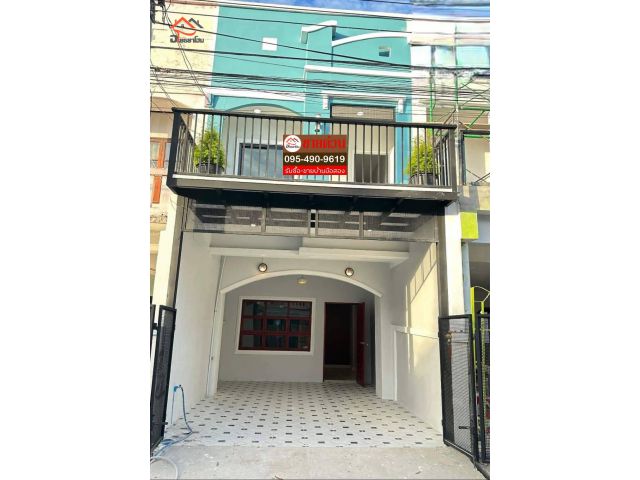 ทาวน์เฮ้าส์ 2 ชั้น พื้นที่ 18 ตร.ว. มีเทอเรสหน้าบ้าน ตกแต่งสวยพร้อมอยู่ #หมู่บ้านพิชาดา