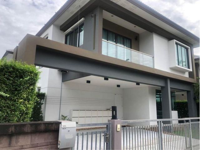 RENT (RH468)  บ้านเดี่ยว 2 ขั้นให้เช่า โครงการ H-Cape Serene สุขาภิบาล 2 ใกล้สนามบินสุวรรณภูมิและเมกาบางนาเพียง 15 นาที