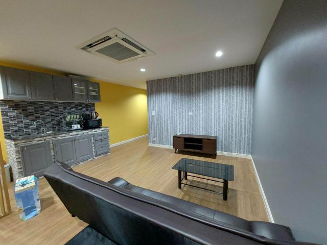 State Tower Silom for rent 2 bedrooms 1 bathroom 88 sqm. rental 32,000 baht/month