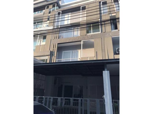 ขายทาวน์โฮม 3 ชั้น หมู่บ้านสเปซ ลาดพร้าว