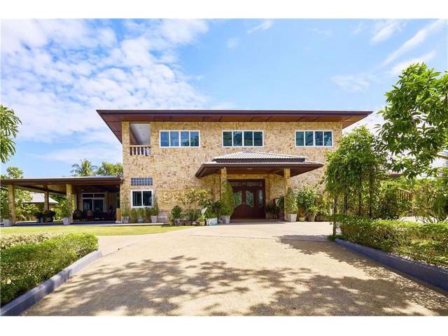 ขาย - บ้านเดี่ยว 2 ชั้นพร้อมสระว่ายน้ำ มาบประชัน