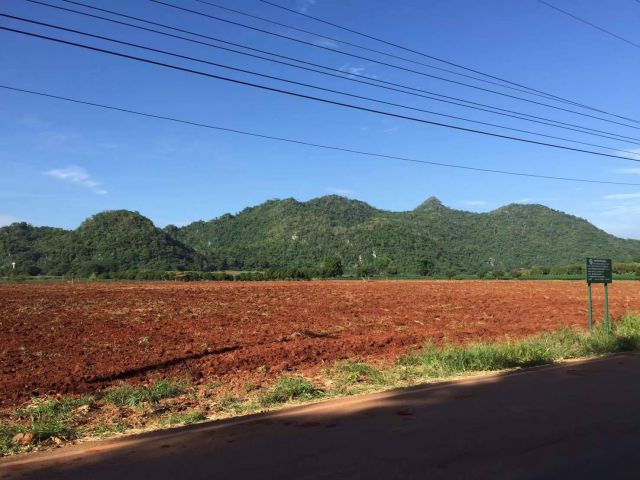 ขายที่เขาวง เขาใหญ่ 36ไร่ แบ่งขายได้ 10ไร่ ติดถนนลาดยางเส้นหลักเขาวง ใกล้ศูนย์ผู้นำCP หนองน้ำแดง เหมาะสร้างบ้าน ทำโรงแรม