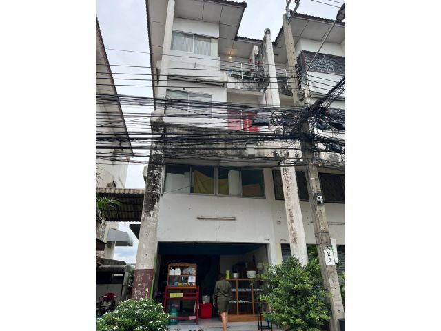 อาคารพาณิชย์3ชั้นครึ่งปากเกร็ด 4.5ล้าน 19ตรว.หลังมุม ต.บ้านใหม่ อ.ปากเกร็ด จ.นนทบุรี