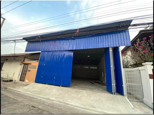 #ให้เช่าโกดังเก็บสินค้าซอยนวลจันทร์27 รีโนเวทใหม่ :เพดานสูง รถใหญ่เข้าได้  ขนาด 200+ ตรม