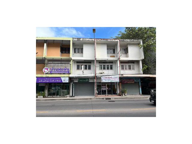 อาคารพาณิชย์ แขวงคลองสองต้นนุ่น เขตลาดกระบัง กทม.