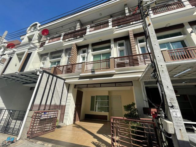 ขายทาวน์โฮม premium place สุคนธสวัสดิ์ 38 ขนาด22.2 ตร.ว. ลาดพร้าว กรุงเทพ