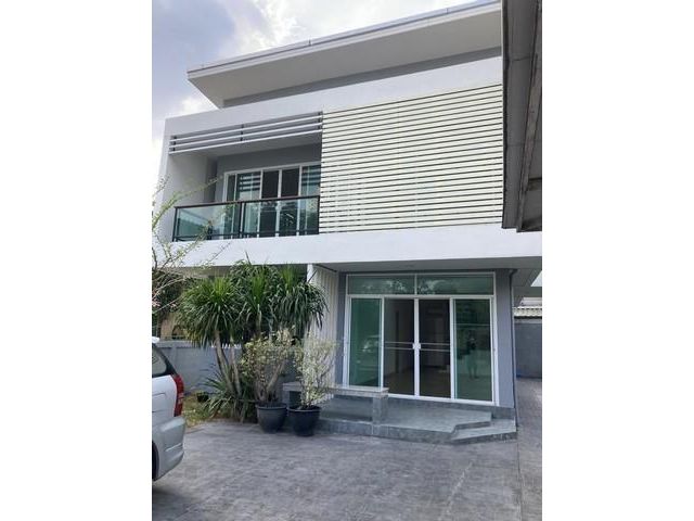PDJ06 ให้เช่าบ้านสไตล์โมเดิร์น ซอยประดิพัทธ์ 8