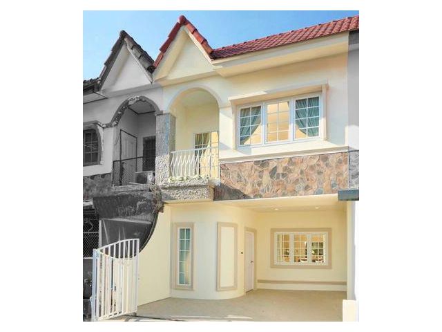 R7ทาว์นโฮม 2ชั้น 3ห้องนอน ทำเลสะดวกใกล้ตลาดรวมโชค