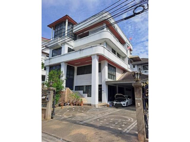 ขายบ้านเดี่ยว 4 ชั้น หมู่บ้านศรีวรา ทาวน์อินทาวน์