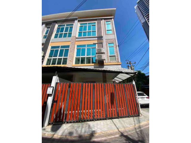 ให้เช่า ทาวน์โฮม 3 ชั้น โครงการ Modern Life Townhome ย่าน ห้วยขวาง
