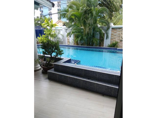 Selling Nice House with bigger land area so beautiful pool Suan luang - Prawet