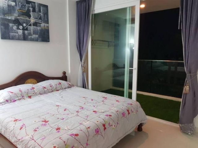 for Rent ! Beachfront jomtien residence condominium (S14-0288)
