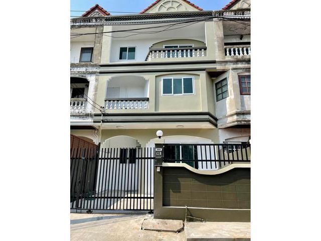 ให้เช่าทาวน์โฮม 3 ชั้น หมู่บ้านผาสุก ซอยพัฒนาการ67