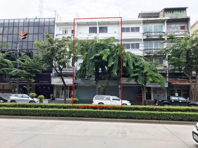 ให้เช่า อาคารพาณิชย์ 2 คูหาตีทะลุ 4ชั้น  ติดริม ถนนประชานิเวศน์1 เยื้องตลาดบองมาเช่