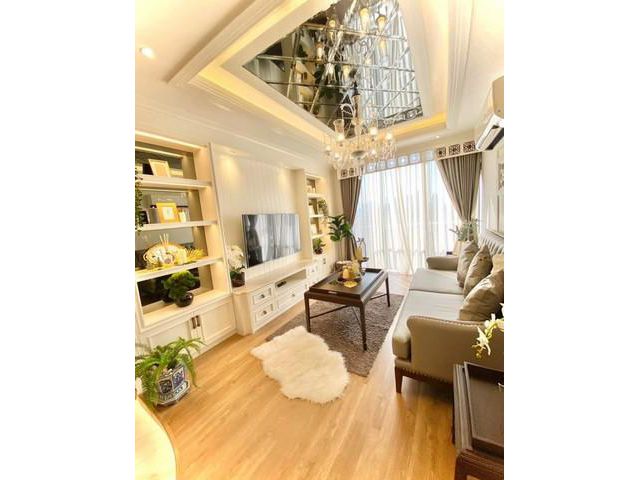 Park Origin Phrom Phong - BTS Phrom Phong