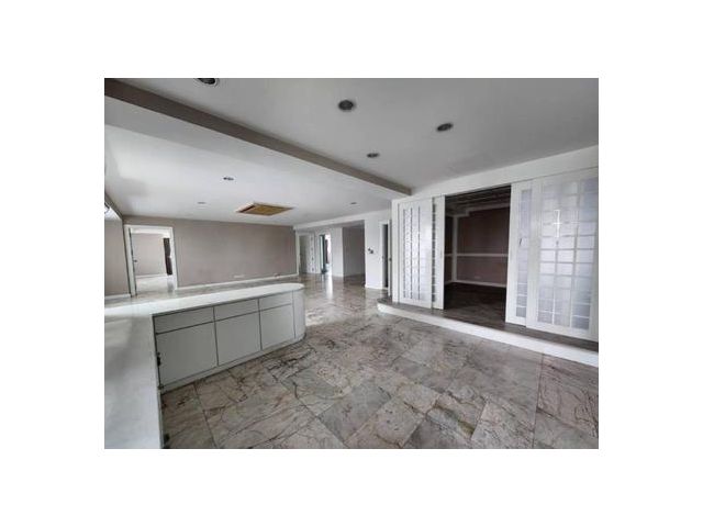 Royal Castle Sukhumvit 3 Bed