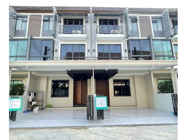 ให้เช่าทาวน์โฮม 3 ชั้น โครงการแมนดารีน่า เอกมัย-รามอินทรา 6 ห้องนอน  ถนนสุคนธสวัสดิ์ ใกล้เลียบด่วน