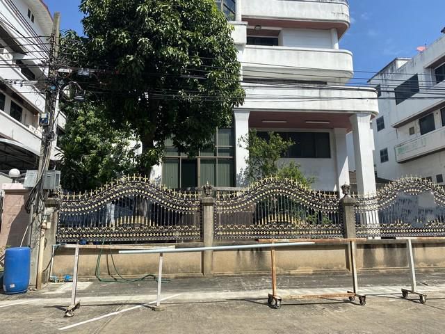 ขายบ้านเดี่ยว 4 ชั้น หมู่บ้านศรีวรา ทาวน์อินทาวน์