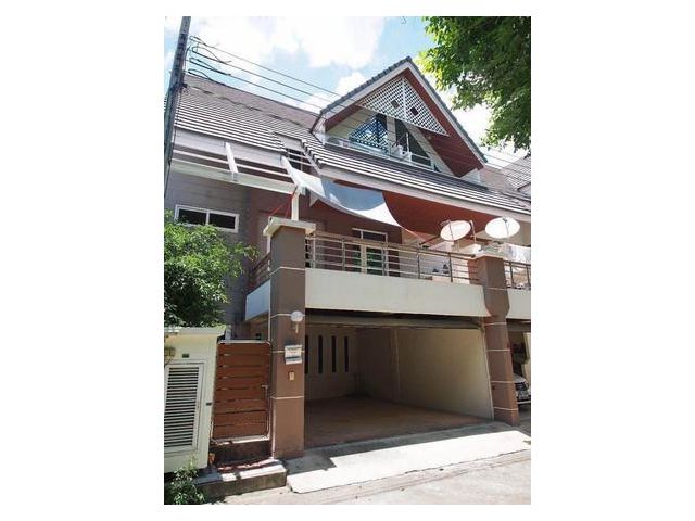 ให้เช่าทาวน์โฮม 3 ชั้น ซอยลาดพร้าว 87