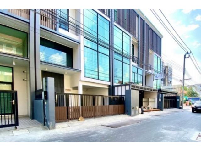 ขายโฮมออฟฟิศ 4ชั้น ลาดพร้าวซอย64 แปลงมุม 32 ตรว