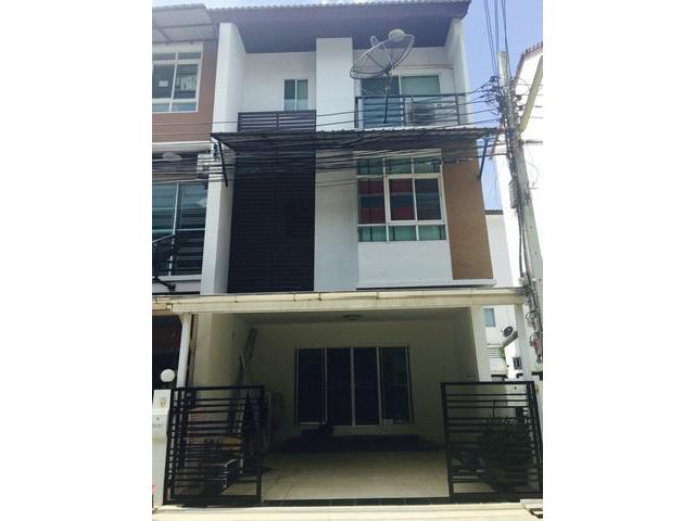 ทาวน์เฮ้าส์ 3.5 ชั้น  โครการเดอะรูฟ แ