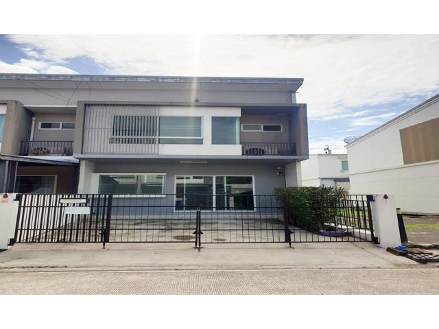 ขายด่วนมาก ทาวน์เฮ้าส์ 2 ชั้น บางนา-ตราด บางบ่อ สมุทรปราการ T-6251