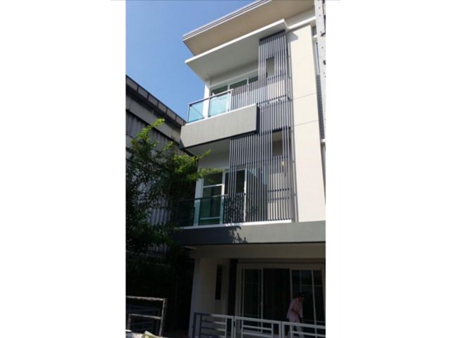 ขายบ้านทาวน์โฮม หมู่บ้านทาวน์อเวนิว ศรีนครินทร์