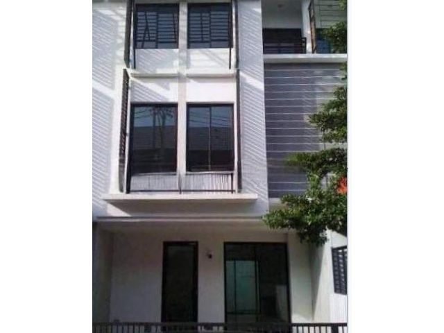 ให้เช่าทาวน์โฮม 3 ชั้น Areeya Mova ลาดปลาเค้า