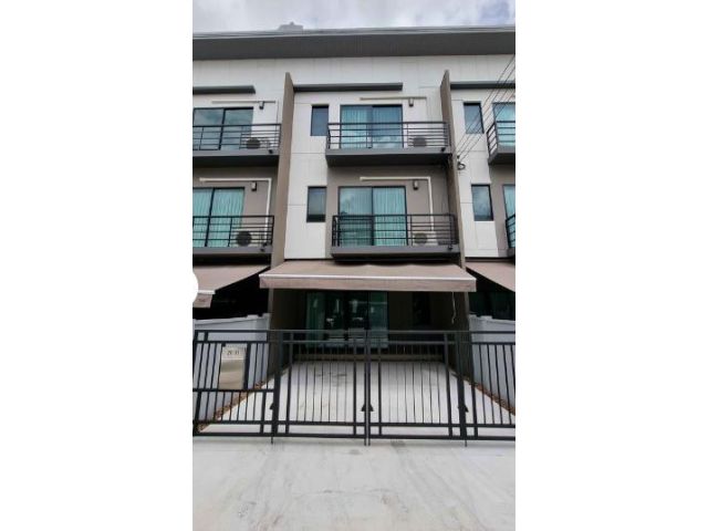 ให้เช่า ทาวน์โฮม 3 ชั้น บ้านกลางเมือง รามอินทรา