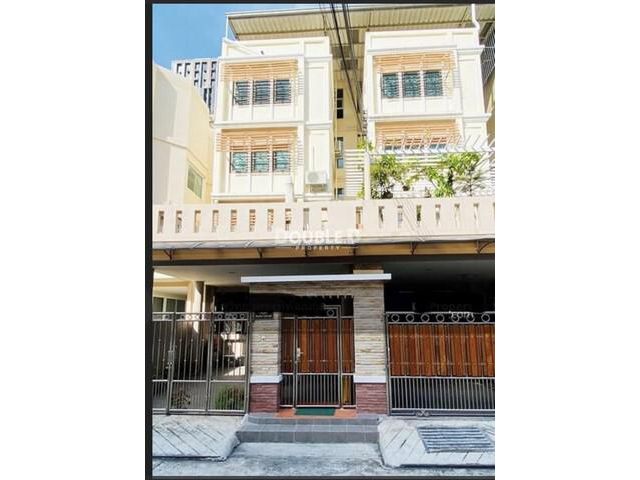 บ้านเดี่ยวหมู่บ้านเรืองศิริ 5 ชั้น  ขาย 21.5 ล้าน
