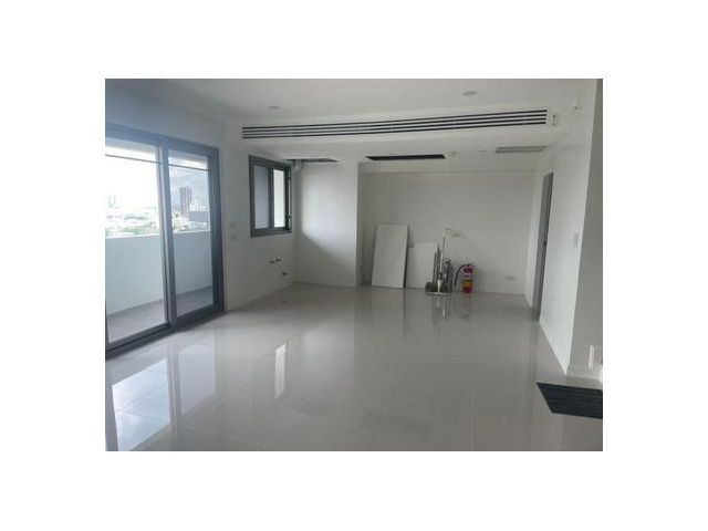 รอยัล คาสเซอร์ สุขุมวิท 39 3 ห้องนอน