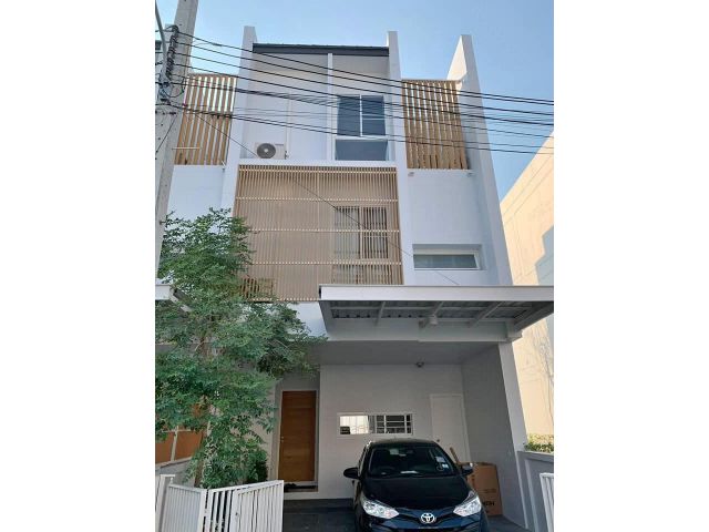 431-CHK ให้เช่าทาวน์เฮ้าส์ 3 ชั้น ต.สุเทพ ใกล้ มช