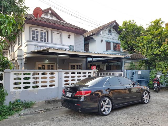 ให้เช่าบ้านแฝด2ชั้น หมู่บ้านโกรเด้นเพลช วัชรพล