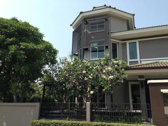 ขายบ้านเดี่ยว 2 ชั้นหลังมุม