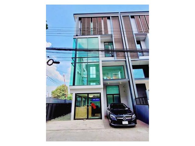 ขายทาวน์โฮม โฮมออฟฟิศ 4 ชั้น ลาดพร้าว 64