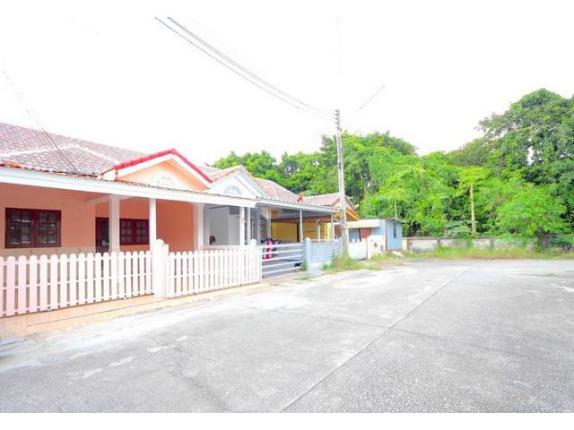 หมู่บ้าน เพชรรัตน์ ใกล้ เซ็นทรัล ระยอง