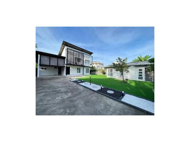 ให้เช่าบ้านเดี่ยว 2 ชั้น 150 ตร.วา เฟอร์ครบพร้อมอยู่ มีพื้นที่หน้าบ้าน ซอยรามอินทรา 42 ใกล้ตลาดนัดเลียบด่วน (ADT659)
