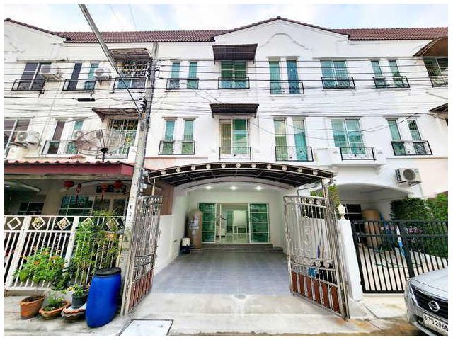 ขายทาวน์เฮ้าส์ 3 ชั้น Modern Town เอกชัย 46