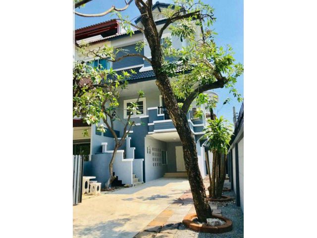 หมู่บ้าน เน็พปาร์ค มัยลาภ ทาวน์โฮม หลังมุม 4 ห้องนอน ให้เช่า