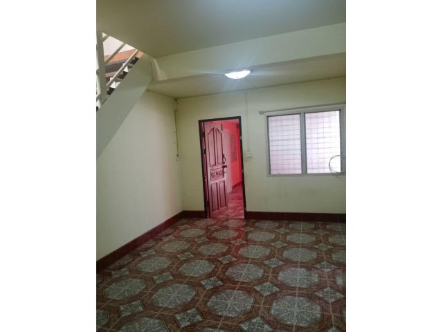 ขายบ้านเอื้ออาทร 2 ชั้นเนื้อที่ 21 ตารางวา ต่อเติมเต็มพื้นที่แถมแอร์ 1 ตัวอยู่ในซอย 12 หมู่บ้านเอื้ออาทรหลังเขาแก่นจันทร