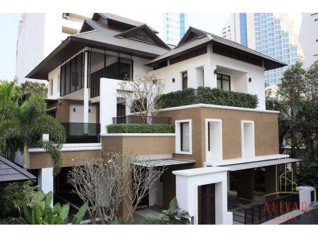 RENT Single House with Private pool 680 sq.M. Near BTS Asoke station