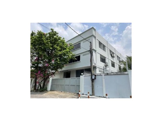 ให้เช่าอาคารสำนักงาน 4 ชั้น 1,400 ตร.ม. พร้อมห้องพักในตัว 23 ห้อง (ADT686) ซอยวชิรธรรมสาธิต 36 สุขุมวิท101/1