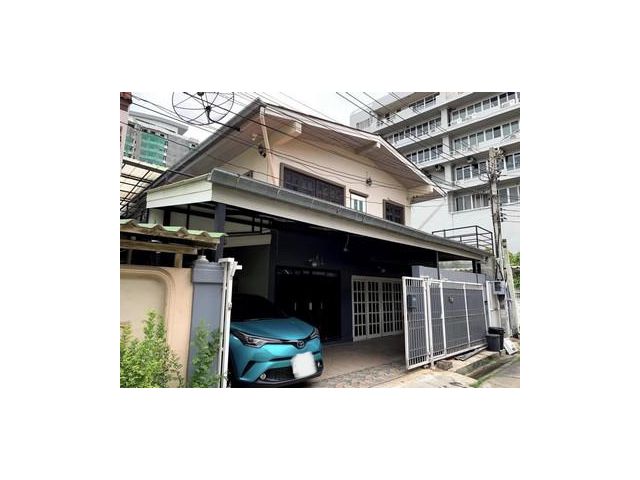 ให้เช่าบ้านเดี่ยว 2 ชั้น ซอยลาดพร้าว 1 เหมาะทำ HomeOfficeใกล้ MRT ลาดพร้าว Union Mall (ADT687)