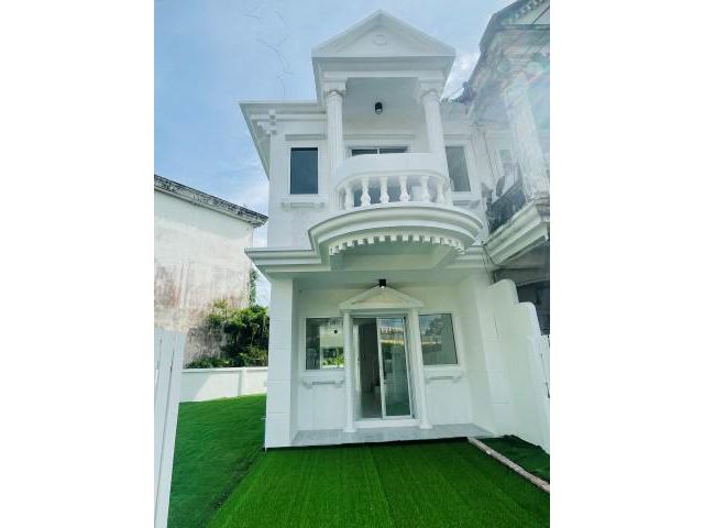 ขายบ้านอยู่บางนา กม5 มีพื้นที่สวนโล่ง รวม 44 ตรว. ราคา 3.7 ล้าน 081-3755244