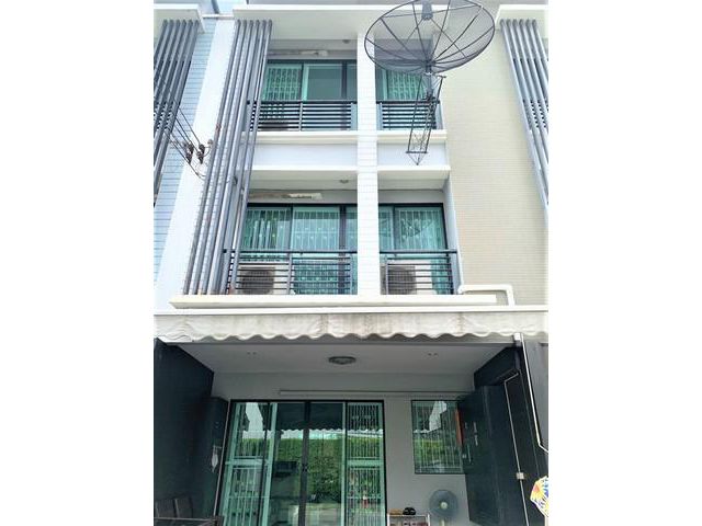 ขายทาวน์โฮม 3ชั้น หมู่บ้านกลางเมืองพระราม 9-รามคำแหง 39